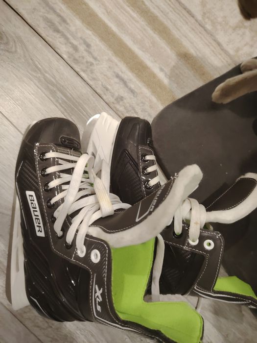 Продам коньки bauer