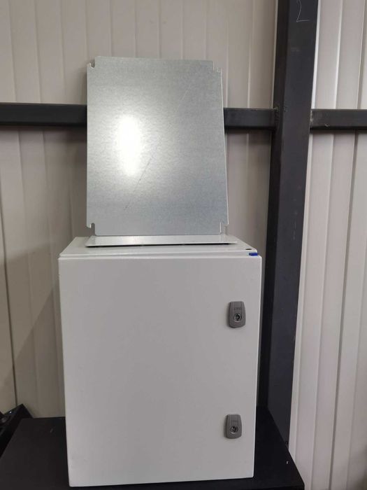 Кутия за превключватели и контролни апарати на Eaton