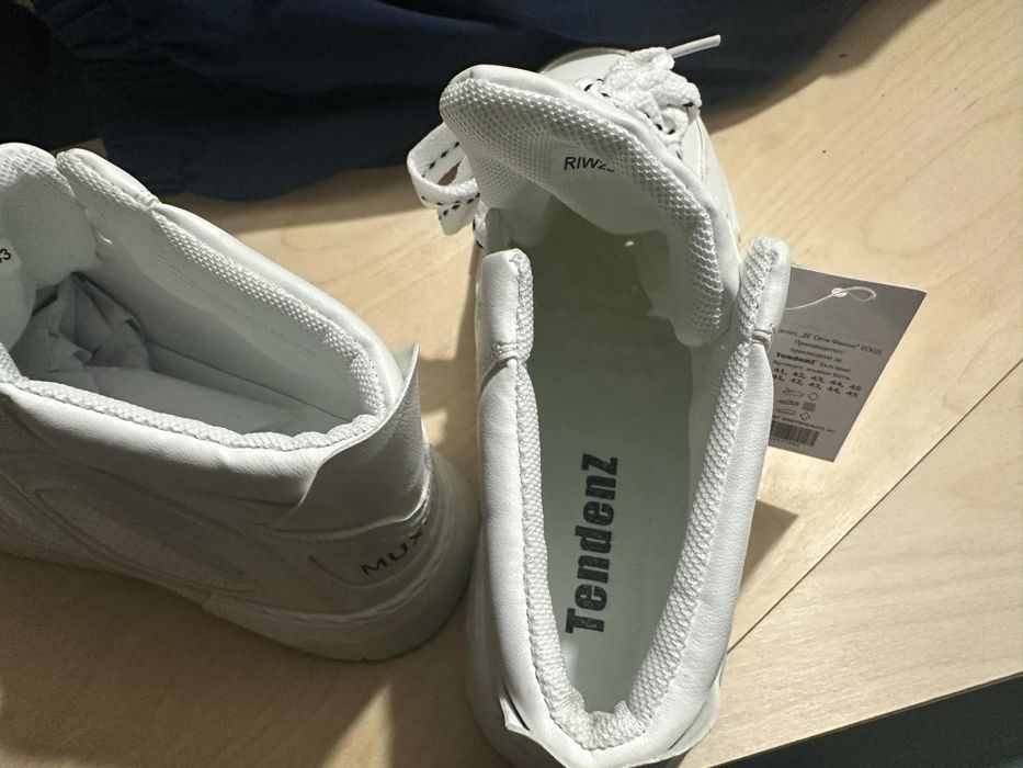 Обувки от Тенденз