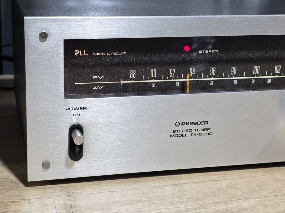 Radio tuner PIONEER TX-5300, analogic hifi stereo retro , argintiu , scala sticla iluminata 3d, made in Japan