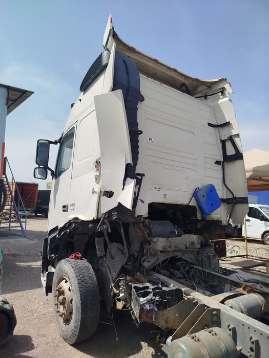 Вольва разбор. Кабина мост.