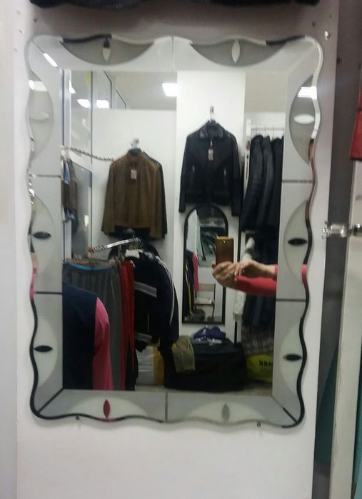 Зеркало настенное узорчатые.