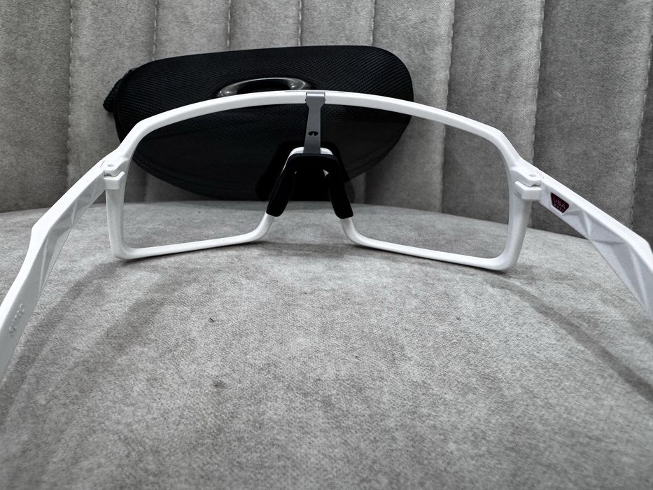 Спортивные очки Oakley Sutro Photochromic