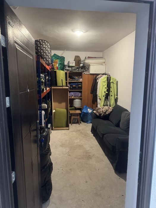 Vand boxa bloc demisol 14m patrati