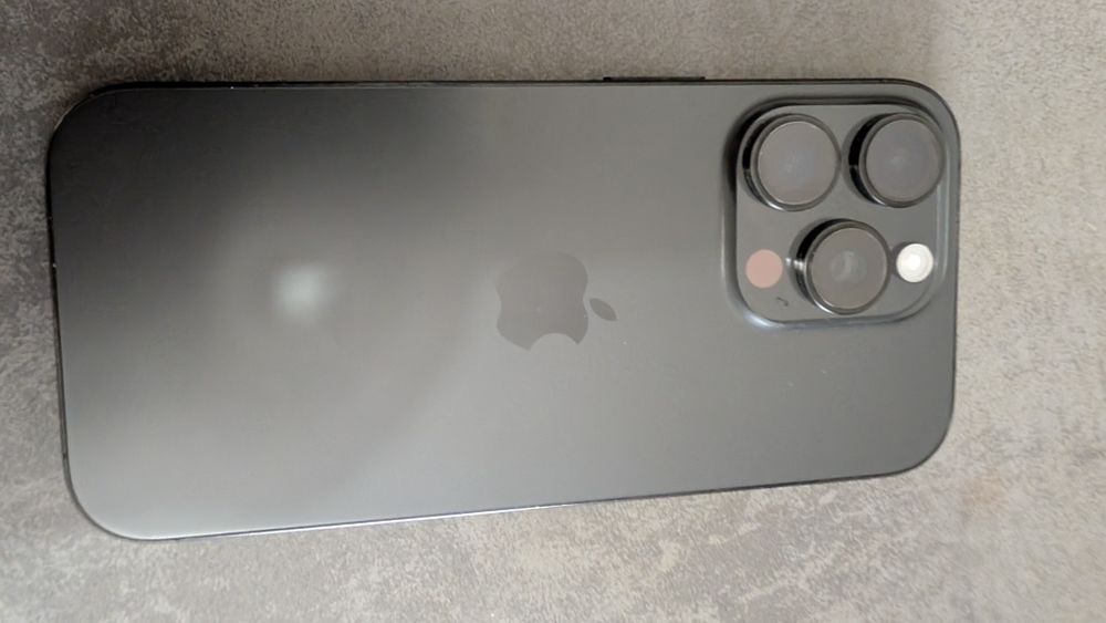 iPhone 16 pro placa defectă