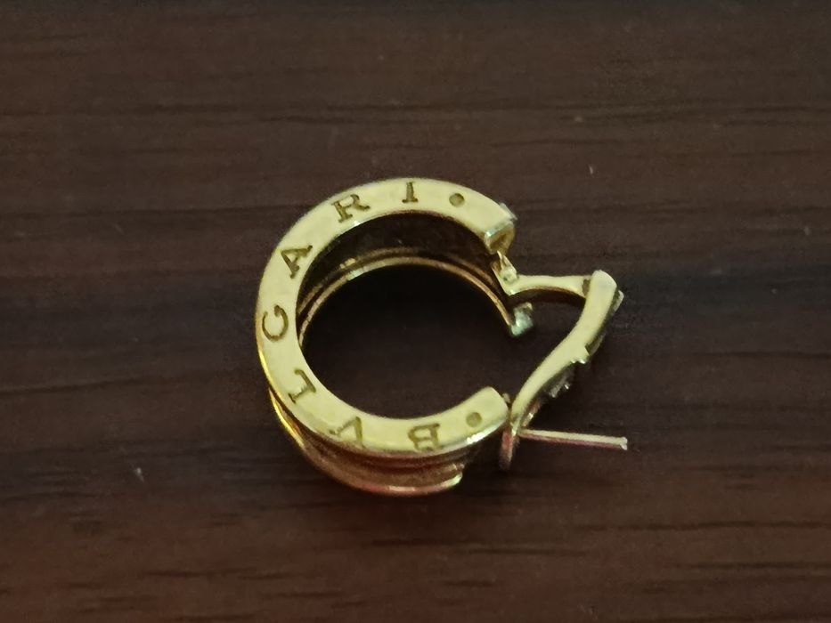 Золотая серьга Bvlgari 750 пробы