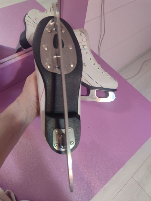 Фигурные коньки для девочки