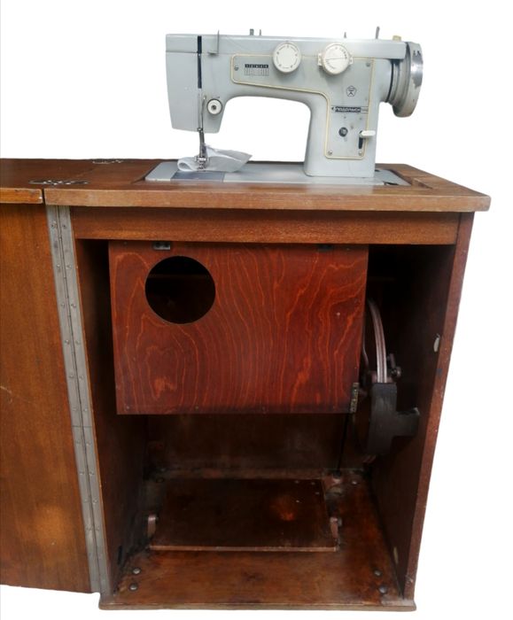 Швейная машинка "Подольск 142"