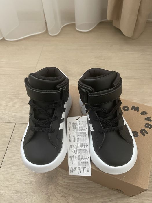 Детски маратонки Adidas Court