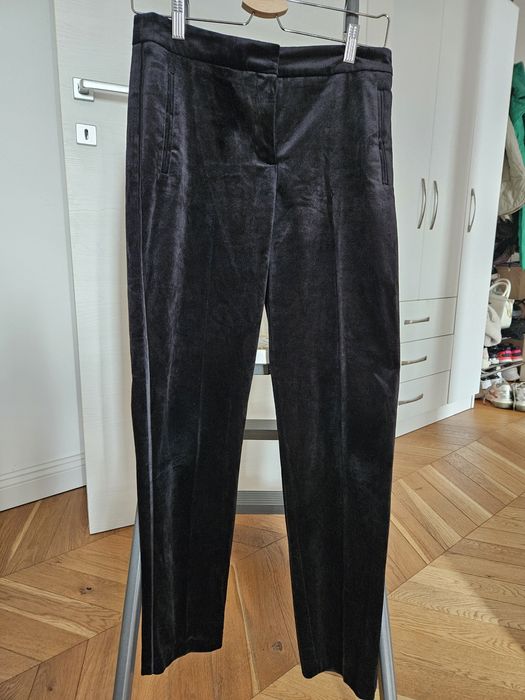 Pantaloni clasici tip pană,  ideal pentru tinutele de birou si nu n