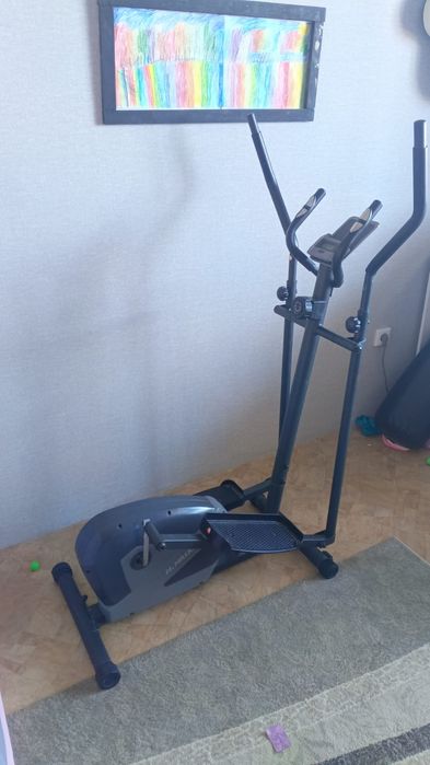 Продам эллиптический тренажер