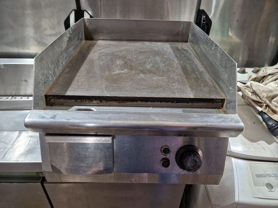 Gratar electric la.380v, neted sau striat