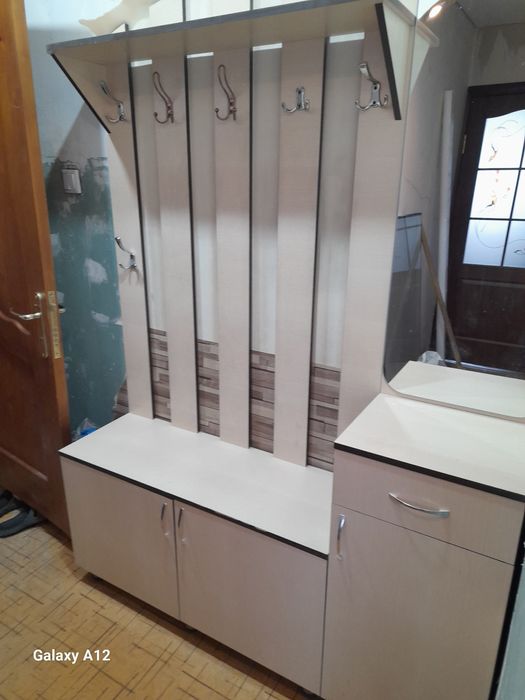 Прихожка,вешалка,