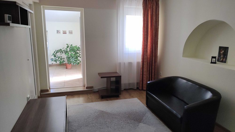Ofer spre închiriere apartament cu 2 camere