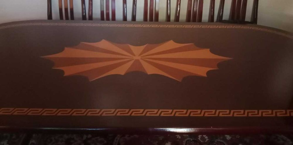 Стол для гостинной