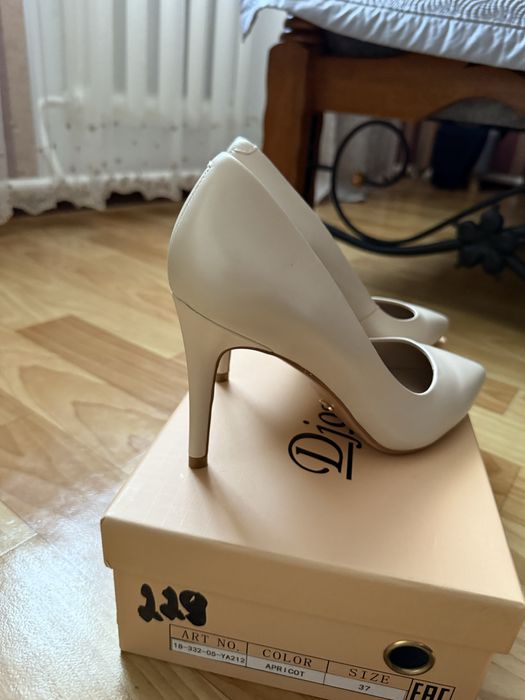 Продаются новые туфли