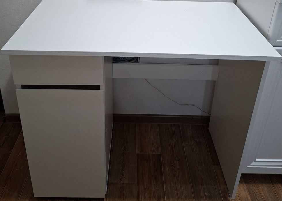 Продам письменный стол! Недорого Срочно!