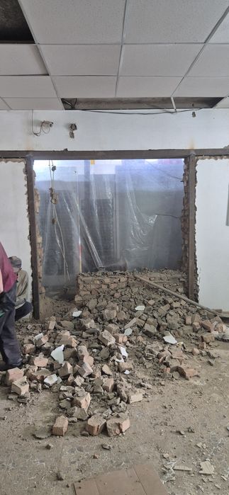 Рушим Дома Здания ломаем стены дверные проемы