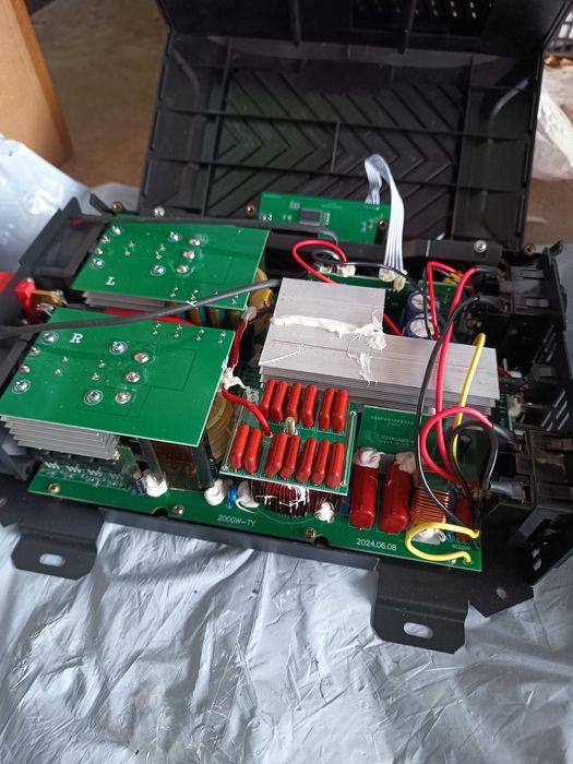 Универсален инвертор чиста синусоида DC 12/24v/AUTO/ към AC220v -4000W