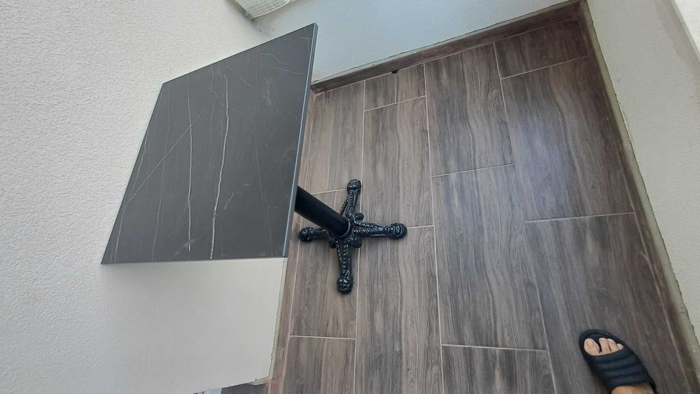 Масичка с камък  за балкон