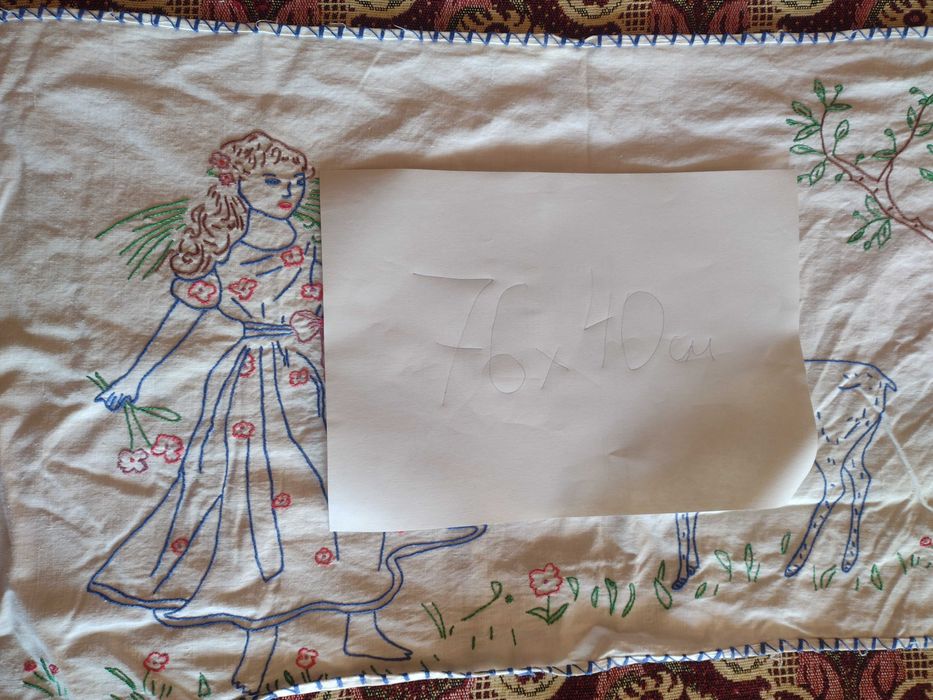 Старовремска текстилна украса за стена