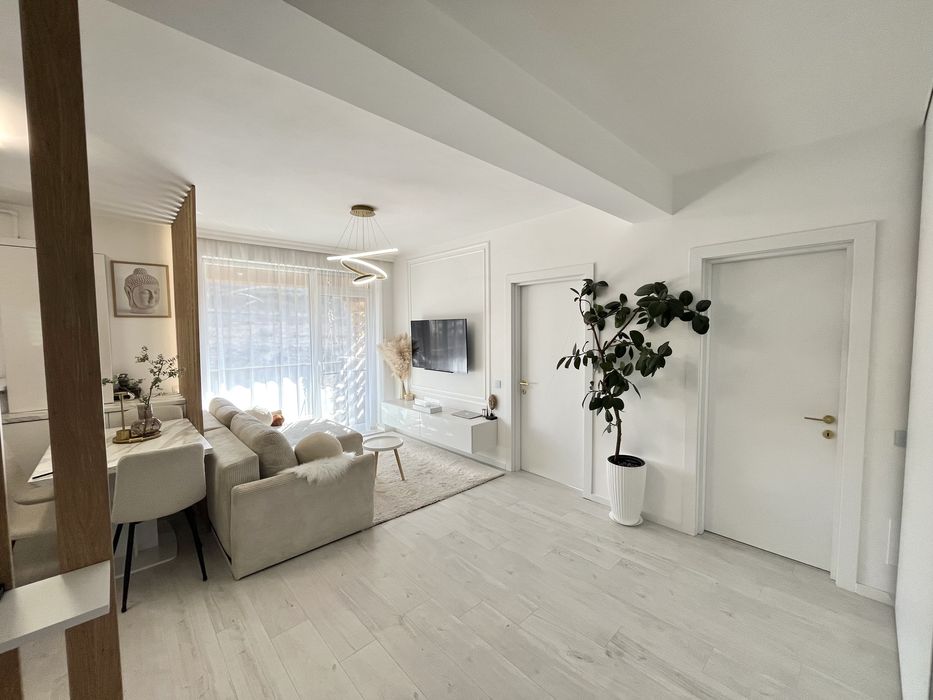 Apartament cu 2 camere, ultrafinisat, la cheie + terasa de 9 mp