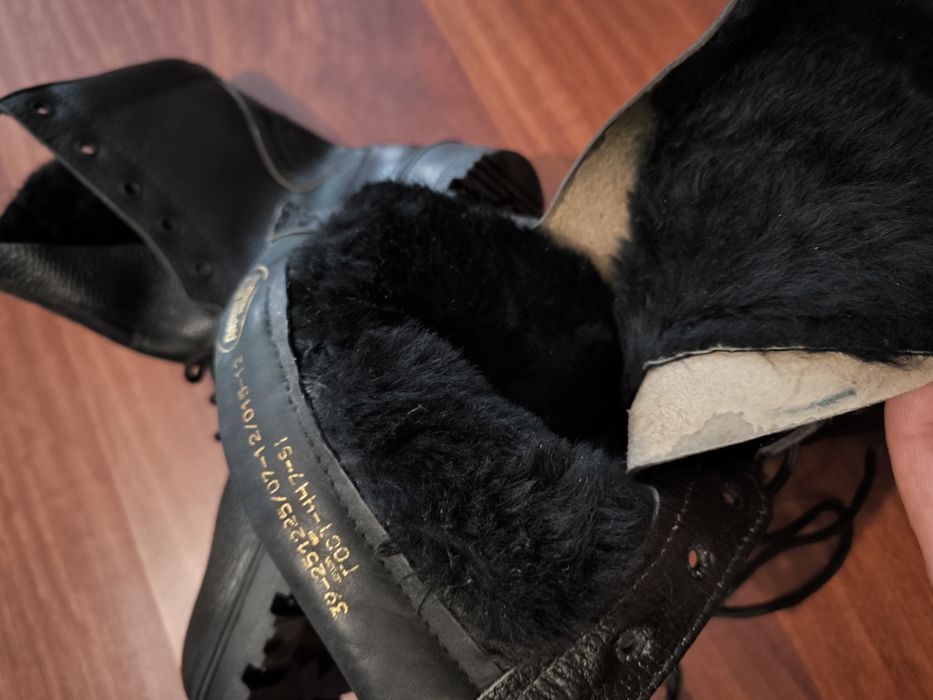 Зимние берцы размер 39 и 41.