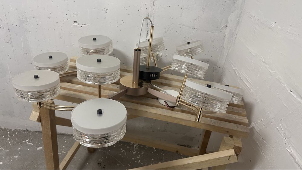 Продам люстру новую