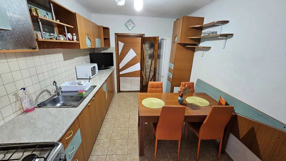 De inchiriat apartament 3 camere Vaslui, strada Traian, langa Piata Agroalimentara