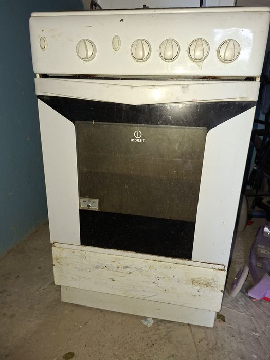 продается плита indesit
