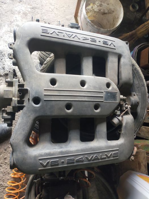 Продам. Коллектор впускной Крайслер 300м.