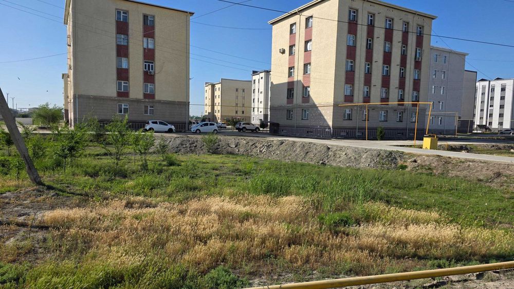 Romitan tuman markazida 3 qavatli uy-joyga mo`ljallangan 2 sotixli yer