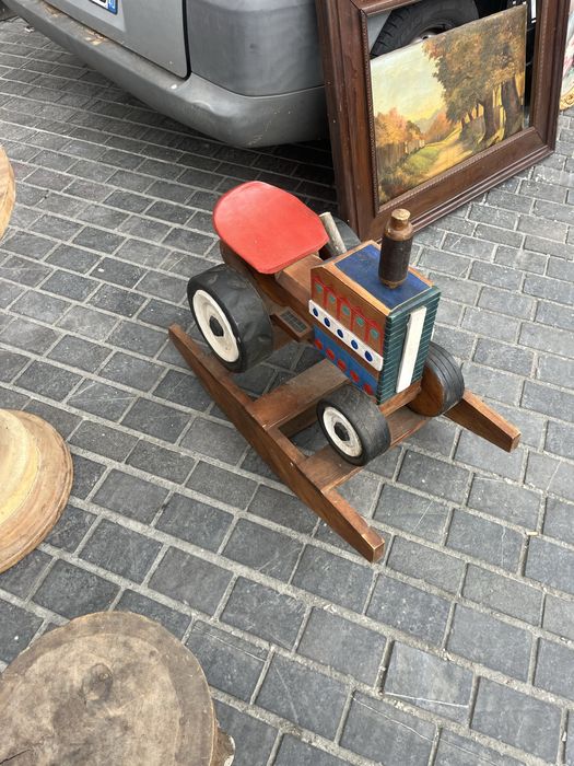 Продава се ретро детска люшкалка.