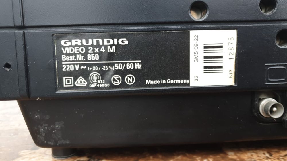 Vând video 2x4M( 2000) marca Grunding model 850 -made in Germany