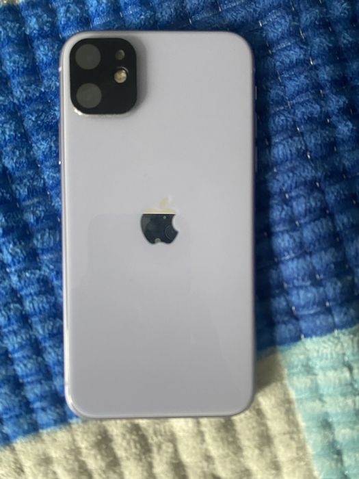 Продам айфон 11.