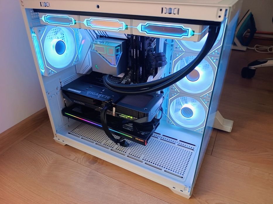 Vând PC Gaming Intel I7 10700K+RX 7700 xt 12gb ddr6