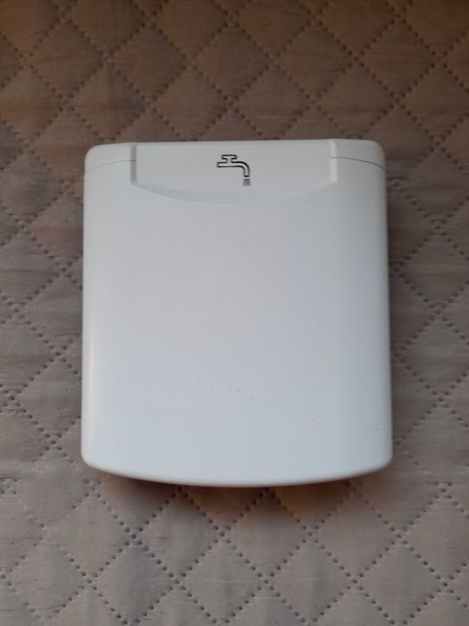 Продавам основа за пълнене на воден резервоар за кемпер