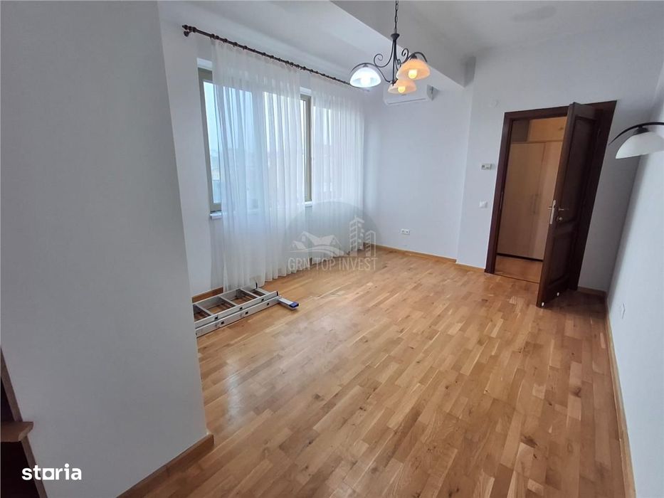 Penthouse 4 camere terasa 50mp parcare zona Centrala