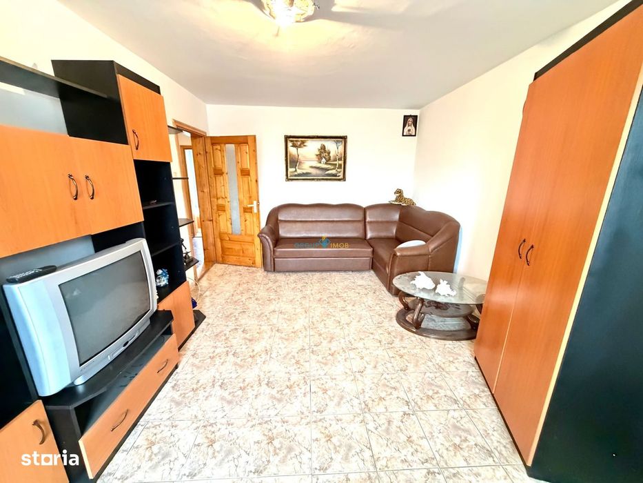 Apartament 3 camere decomandate, et. 4 cu șarpantă, strada