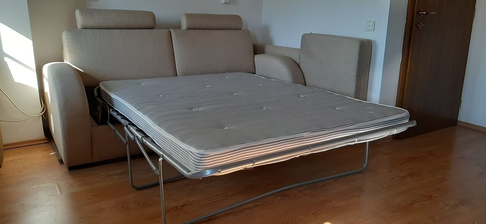 Canapea extensibilă, 200×100 cm în stare excelentă.
