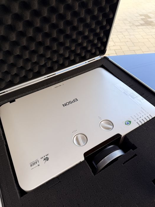 proiector video  epson L730U