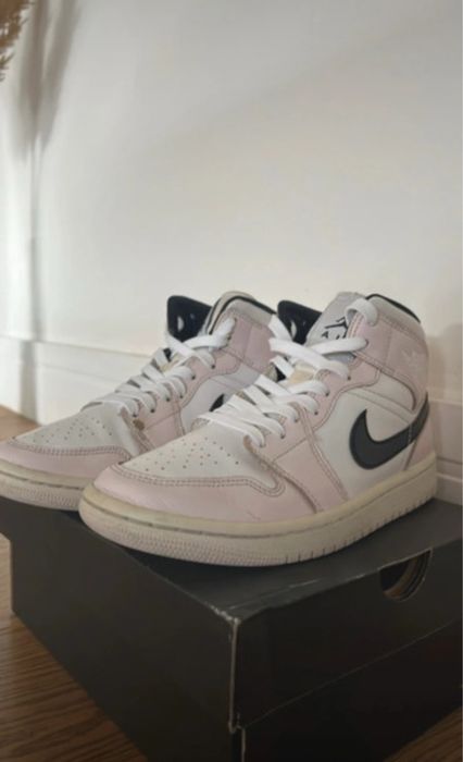 Air Jordan 1 Mid Barely Rose