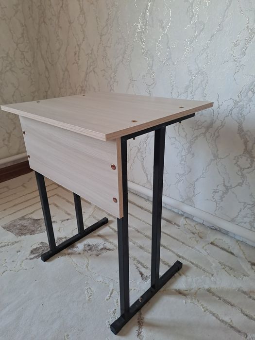 Парта для школьника/отличный вариант