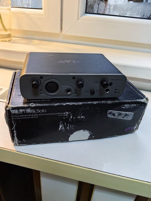 Boxa Tannoy cu placa interfață Fast Track Solo si microfoane