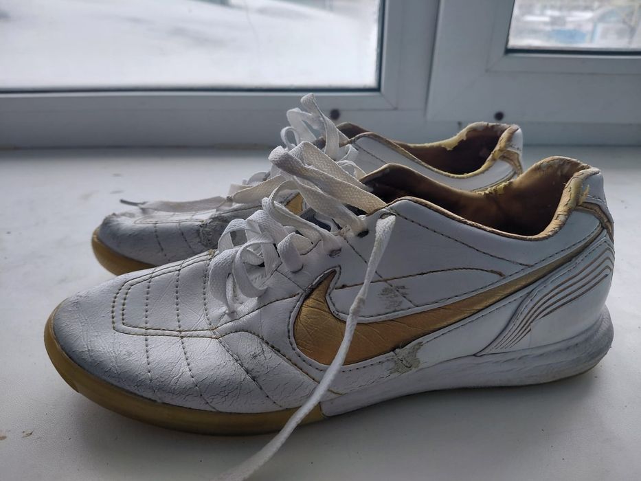 Продам футзалки найк