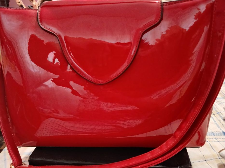 Poșetă elegantă roșie de lac