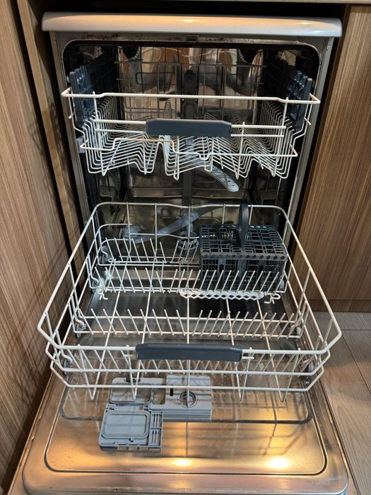 Съдомиялна машина Аристон хотпоинт