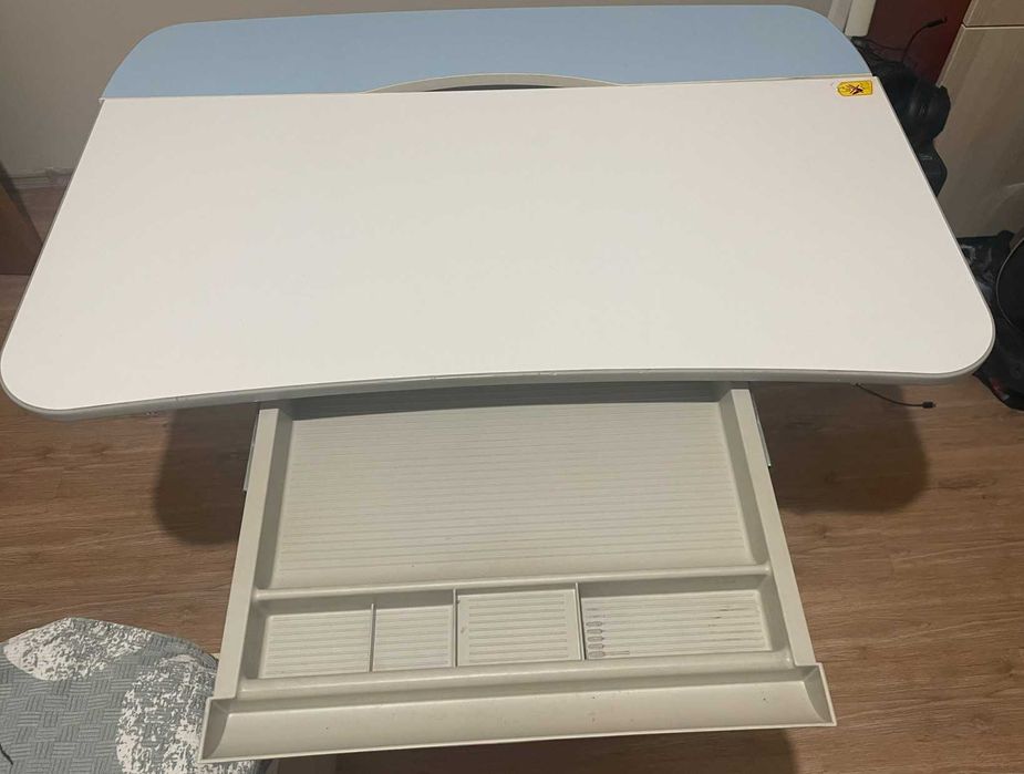 Birou reglabil inaltime cu inclinare pentru copii Mobexpert