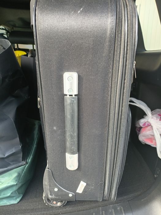 Продам два чемодана