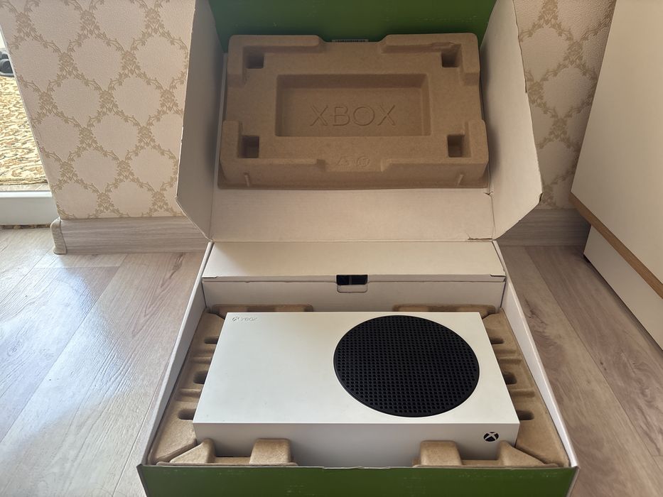 Xbox Series S / 512 ГБ SSD